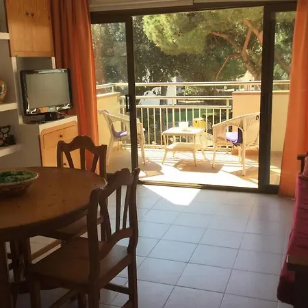 Junto Al Mar Con Jardin Comunitario Y Parking