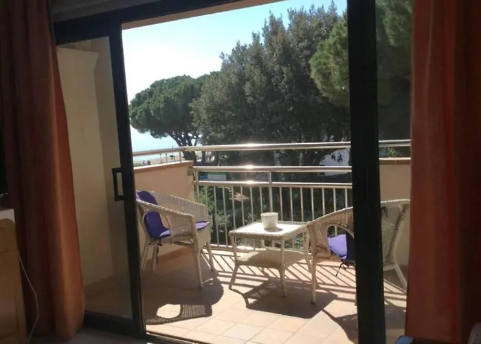 Junto Al Mar Con Jardin Comunitario Y Parking *